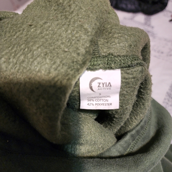 Zyia active sweater for women size small - Picture 4 of 4